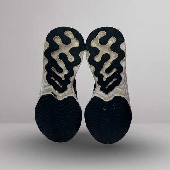 Nike Women’s React Phantom Run Flyknit 2 Black/White Running Shoes US 7.5 (CJ028 - Picture 3 of 4
